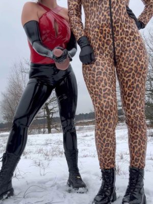 Aftrekinstructie in de sneeuw met pantertje Anc1lla